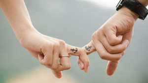 Read more about the article 51 Romantic Happy Anniversary Quotes!
