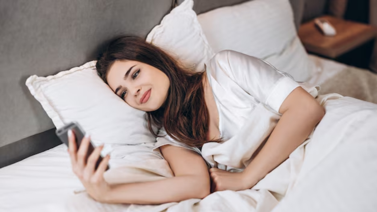 Read more about the article 49 Romantic Good Morning Quotes for Her!